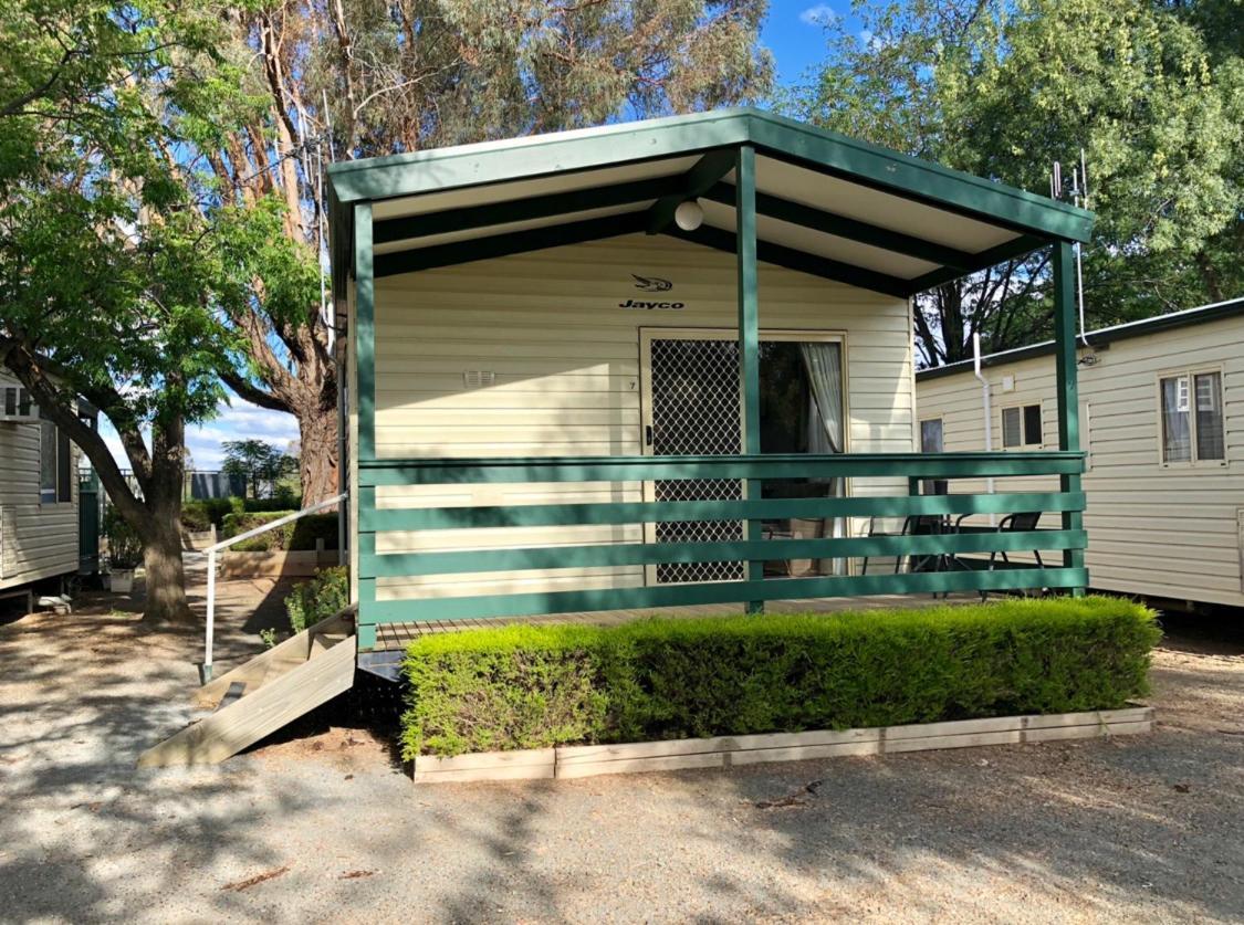 Tatura Cabin & Caravan Park Eksteriør bilde